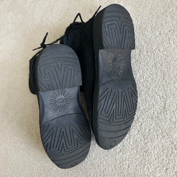 Ugg size 6 black Naiyah boots - Picture 3 of 5